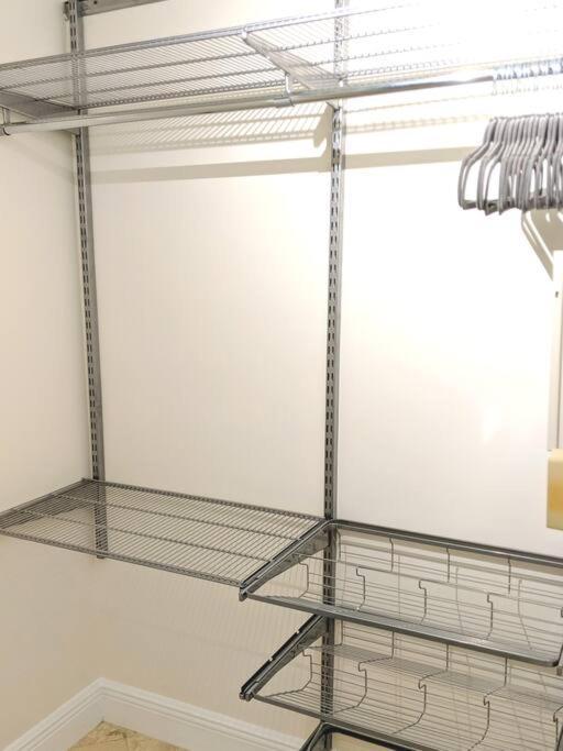 Fully Renovated One Bedroom @ The Club Appartamento Miami