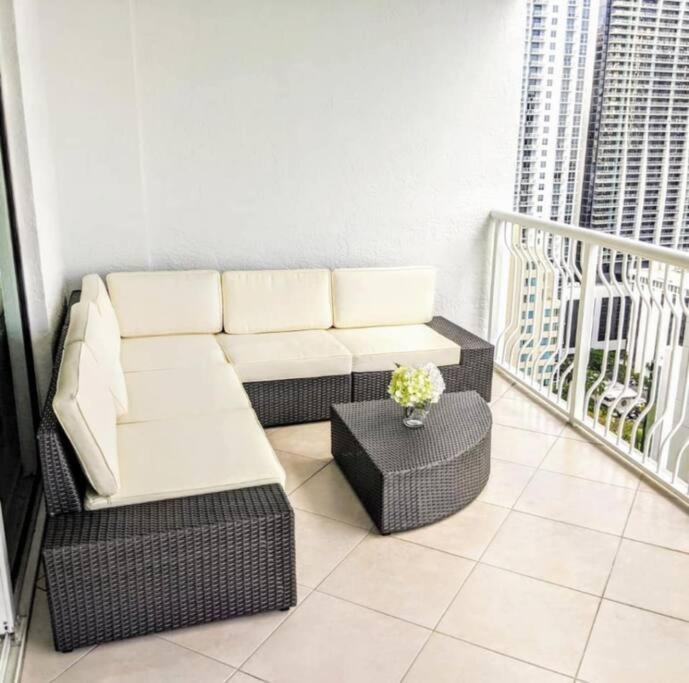 Fully Renovated One Bedroom @ The Club Appartamento