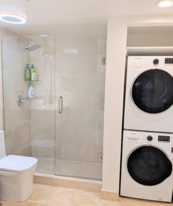 Fully Renovated One Bedroom @ The Club Appartamento