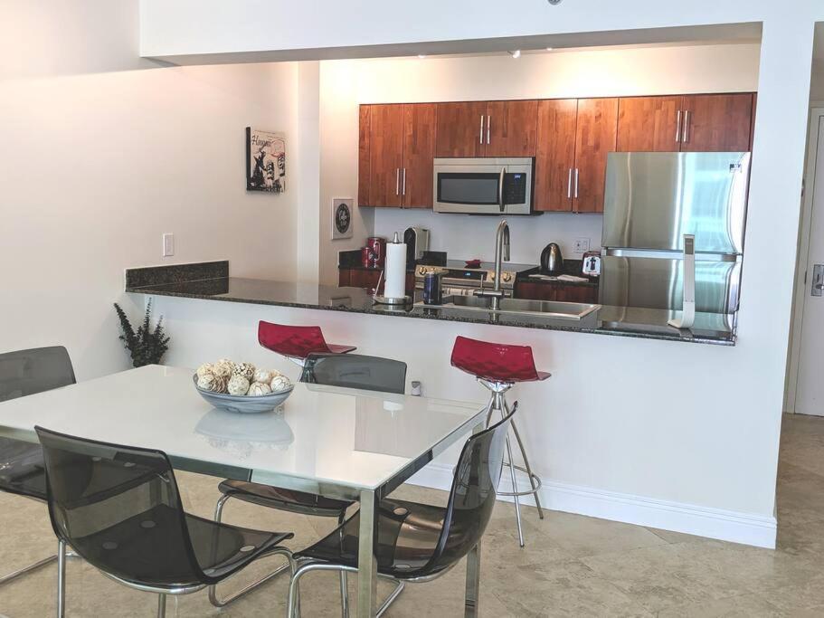 Fully Renovated One Bedroom @ The Club Appartamento *