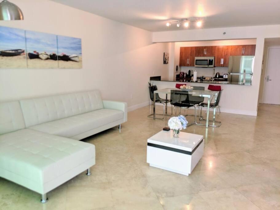 Fully Renovated One Bedroom @ The Club Appartamento *