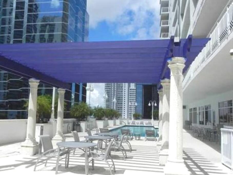 Fully Renovated One Bedroom @ The Club