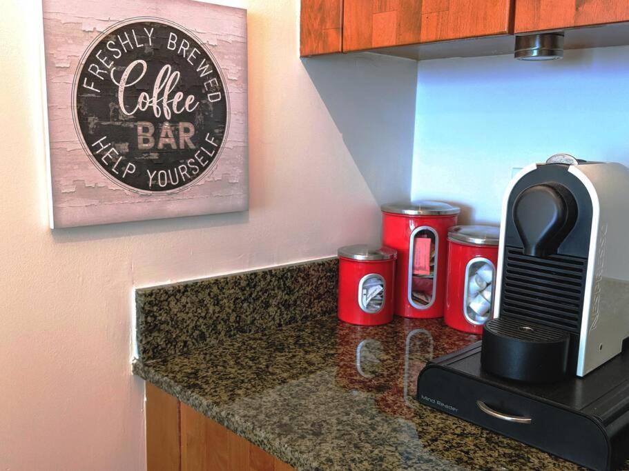 Fully Renovated One Bedroom @ The Club * Miami
